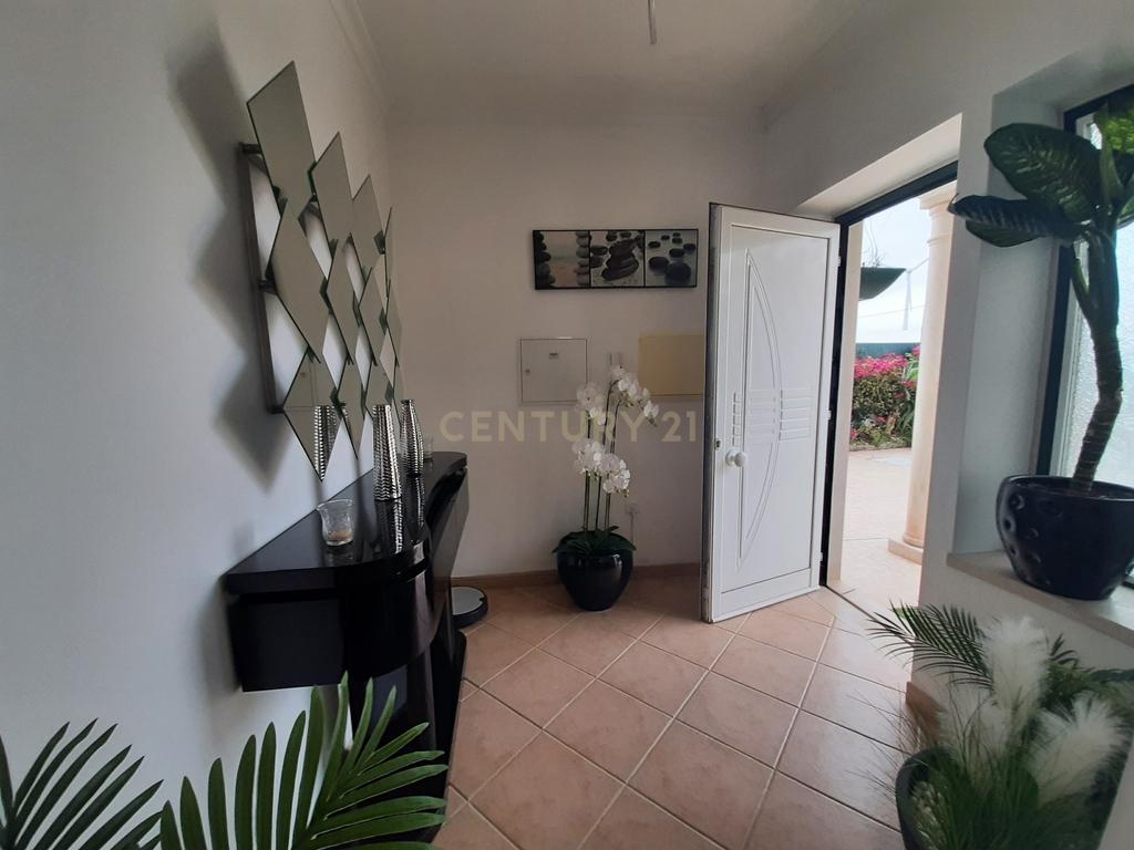 Moradia  T3 na  Lourinhã com Piscina  Garagem e Churrasqueira - Image 1