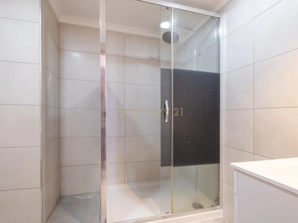 Apartamento T2 para Arrendamento – Centro do Funchal, Ilha da Madeira - Image 15