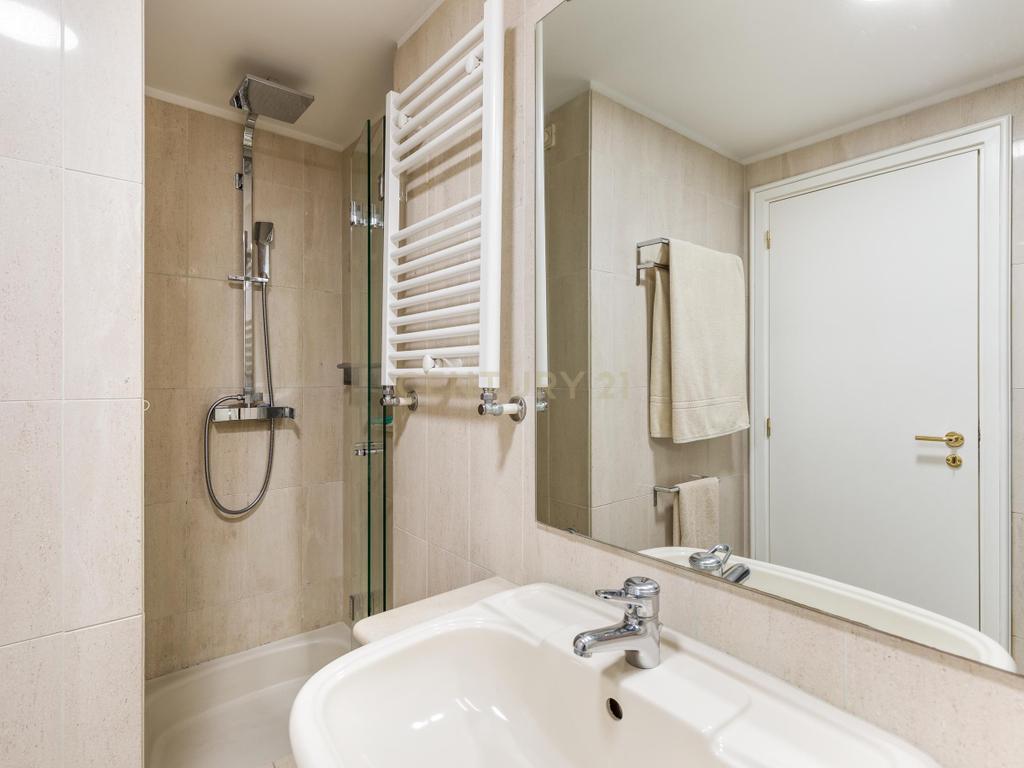 Apartamento T2 no Edifício Vilamar, Foz do Douro, Porto - Image 19