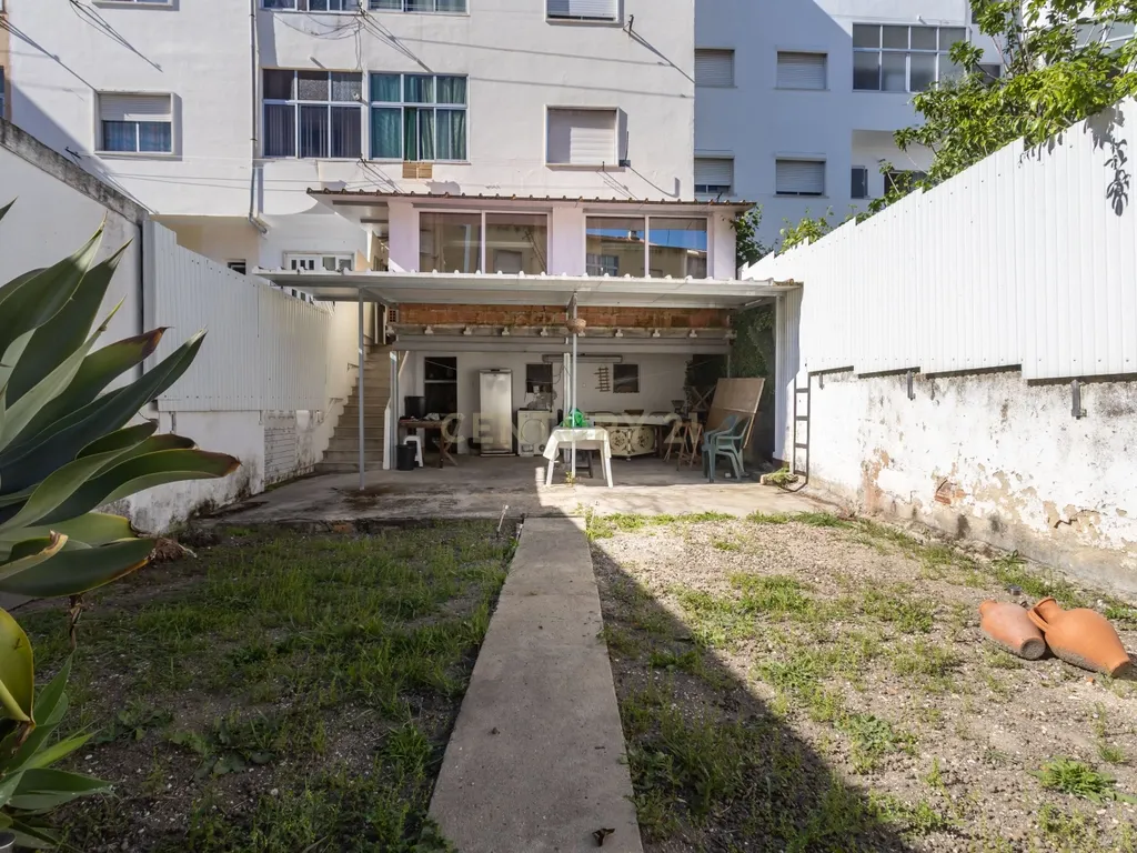 Apartamento T2(+1) Renovado com Logradouro de 100m² – Pronto a Habitar (Mobilado e Equipado) em Paio Pires - Oportunidade Única! - Image 23