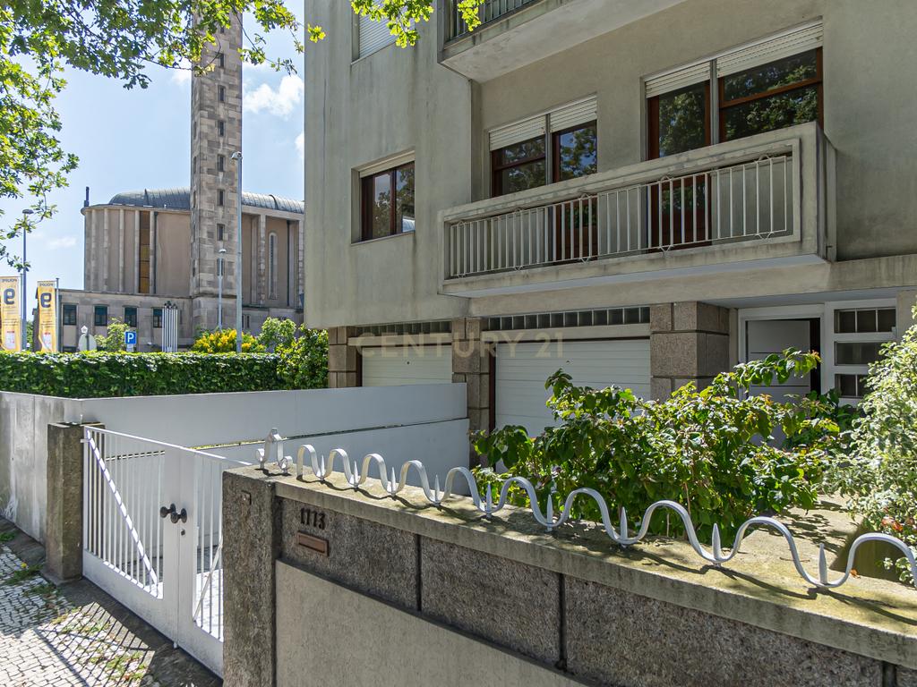Andar Moradia T5 – Antas, Avenida Fernão de Magalhães – Porto - Image 2