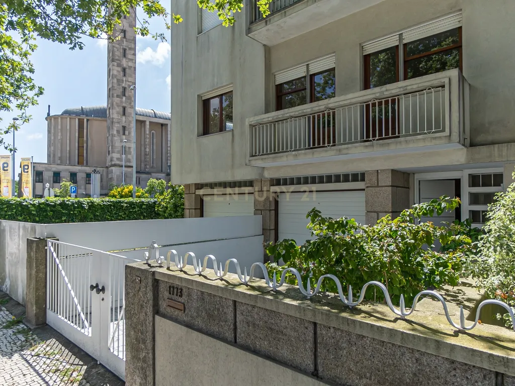 Andar Moradia T5 – Antas, Avenida Fernão de Magalhães – Porto - Image 2