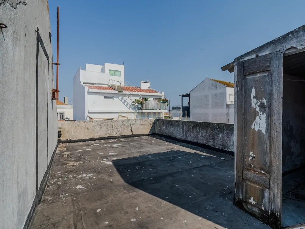 PRÉDIO PARA RECUPERAR, NO CENTRO HISTÓRICO DE PENICHE - Image 32