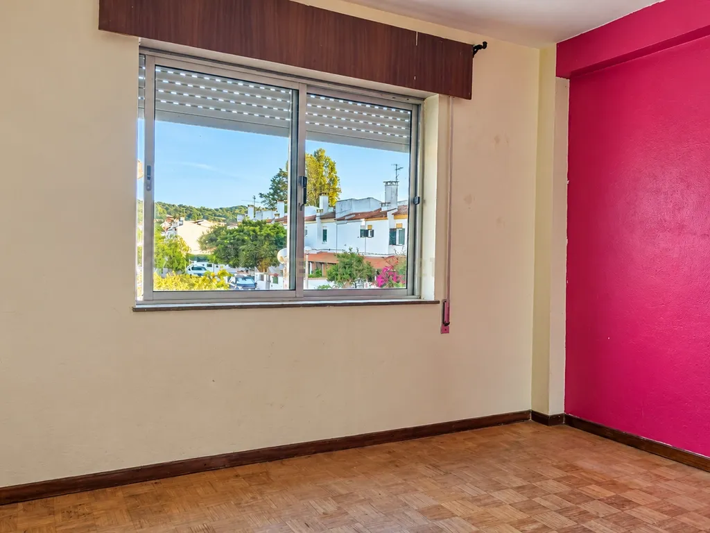 Moradia T3 com garagem, terraço e quintal em Vendas de Azeitão - Image 25