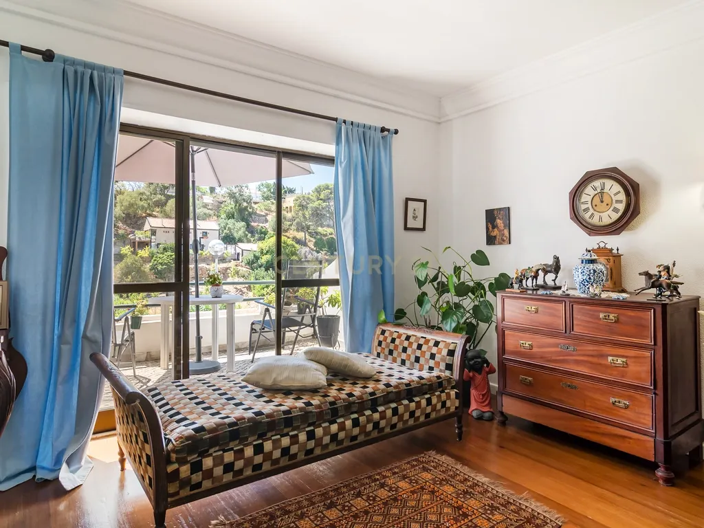 Apartamento T3+1 com varandas e terraço, junto ao Mercado da Vila, Cascais. Em Venda! - Image 5