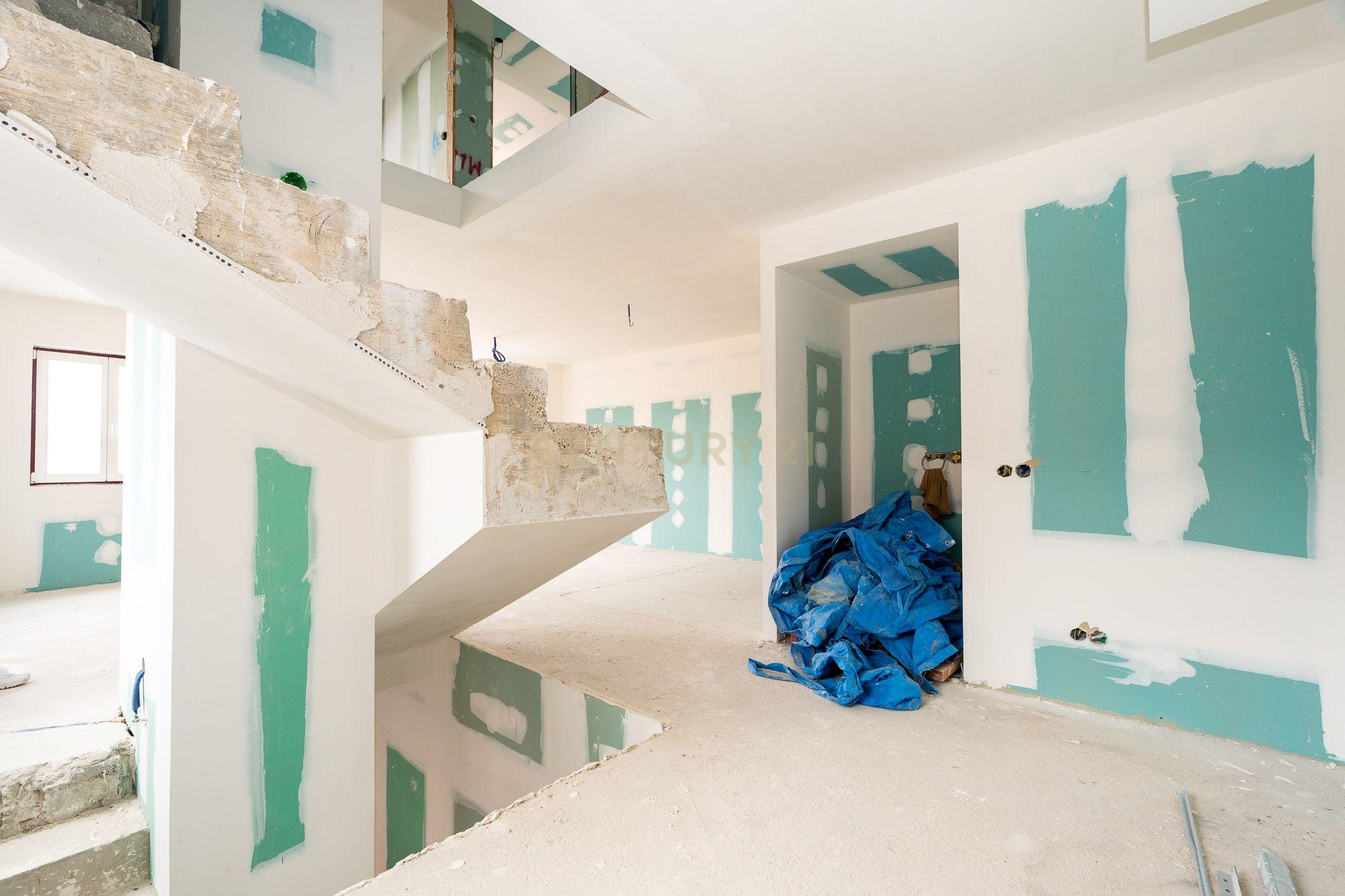 Moradia T4 em Alcântara com Dois Duplex Independentes - Ideal para Habitação e Investimento - Image 11