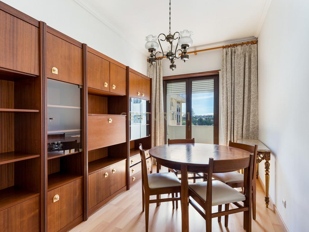 T2 Espaçoso com Varandas e Vista Mar – Quinta das Palmeiras, Oeiras - Image 6