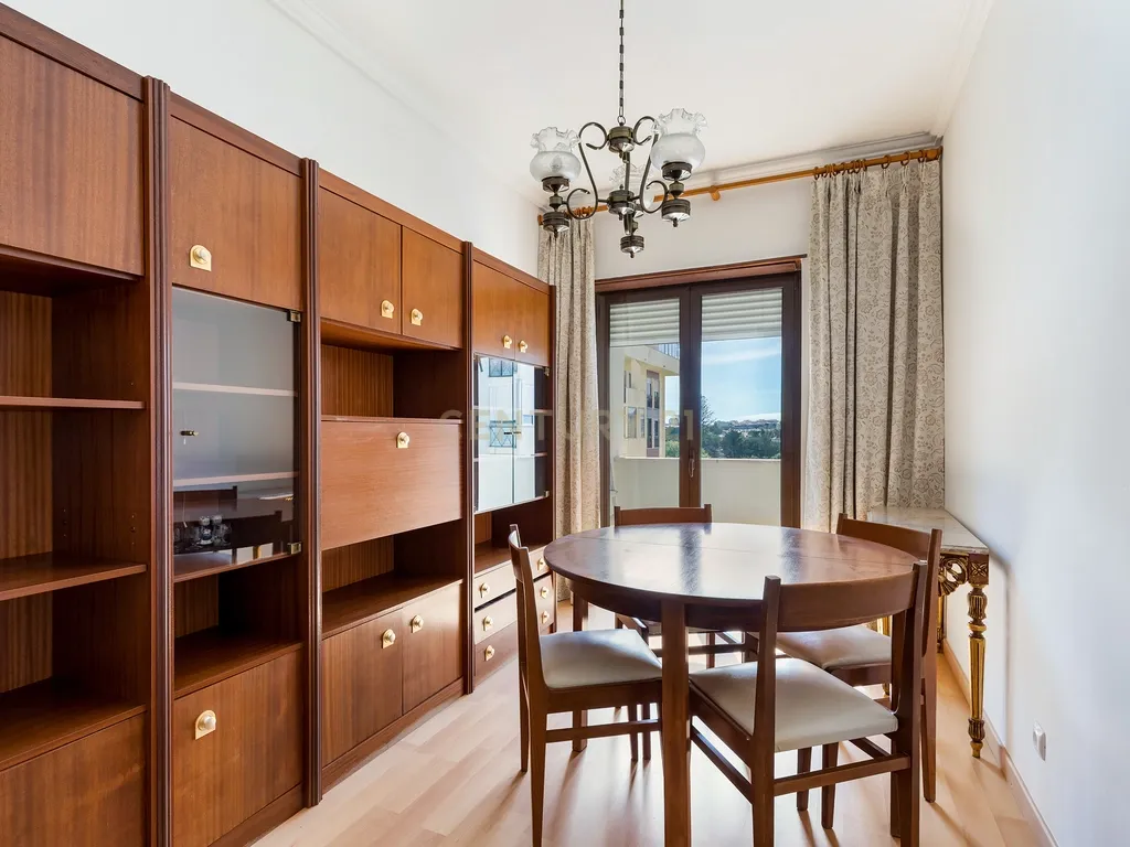 T2 Espaçoso com Varandas e Vista Mar – Quinta das Palmeiras, Oeiras - Image 6