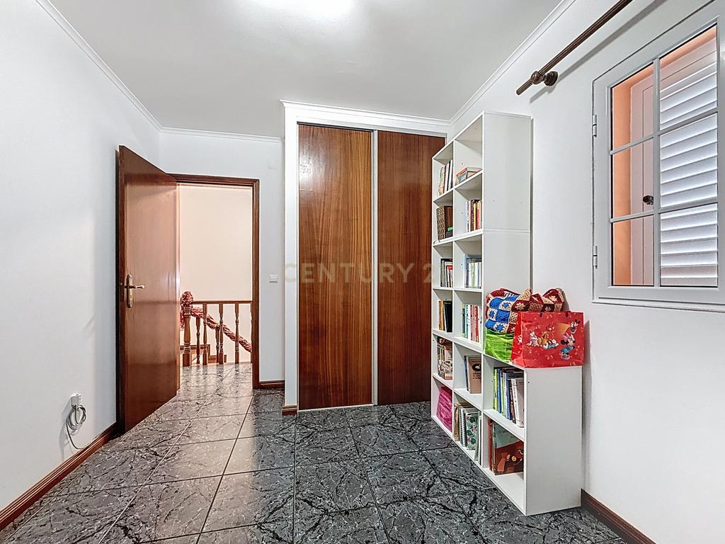 Moradia Moderna e Funcional no Coração da Vila de Nordeste - Image 17