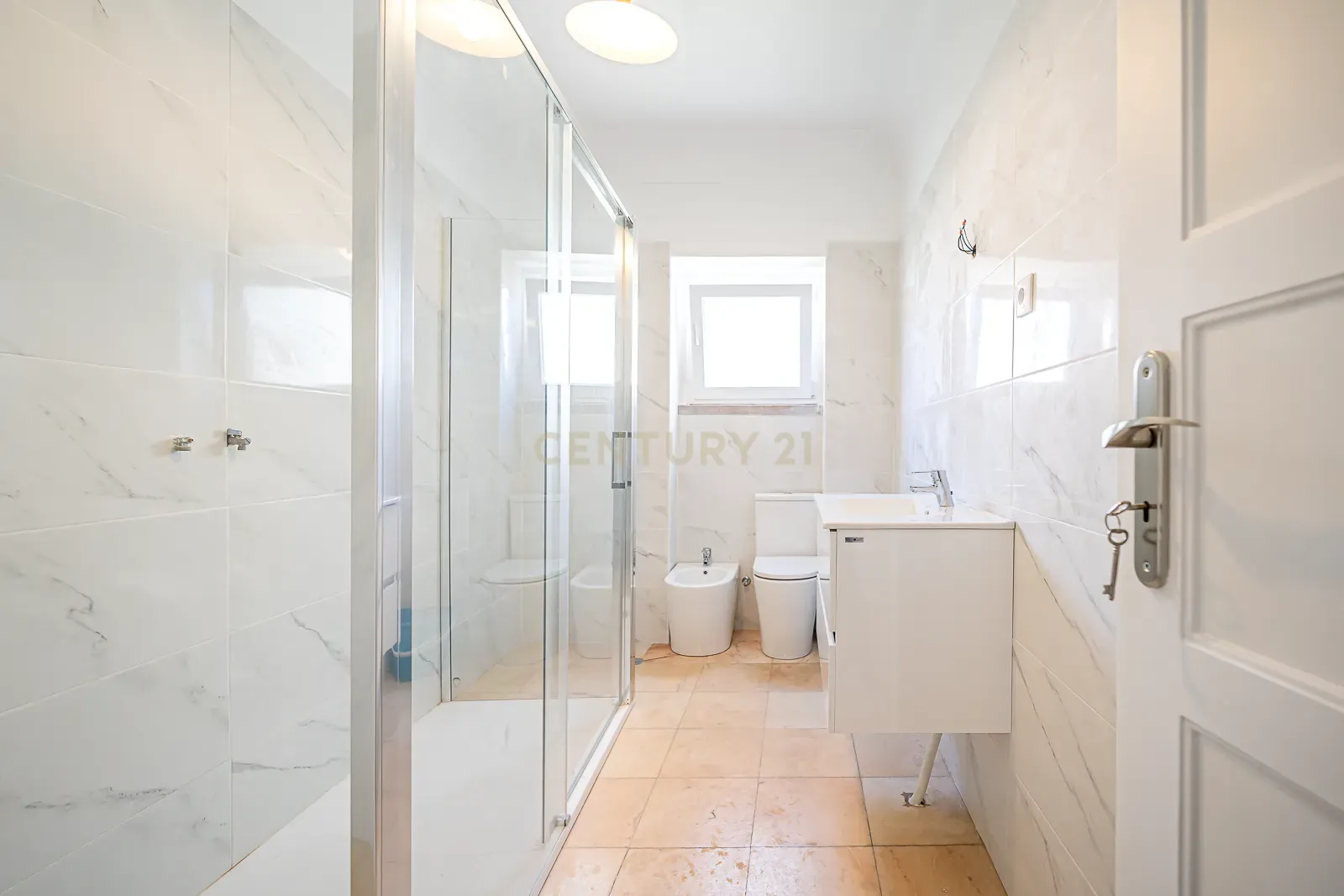 APARTAMENTO T4 TRANFORMADO EM T3 ARROIOS - ARRENDAMENTO - Image 5
