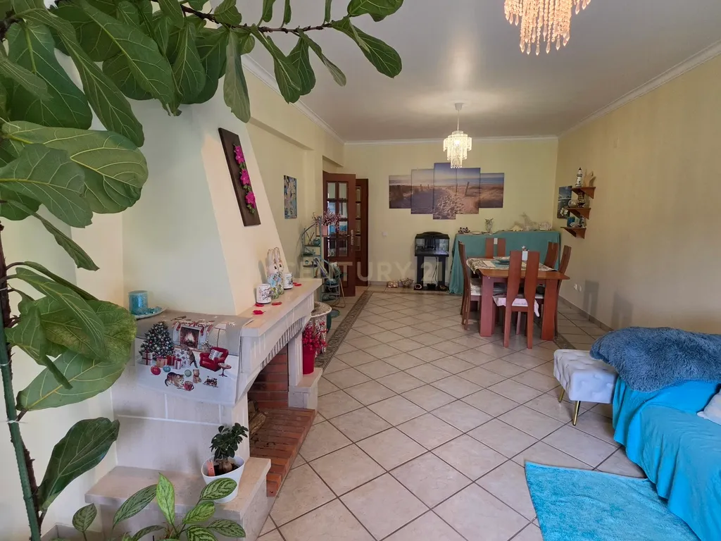Apartamento Duplex T5 no centro de Palmela - Image 28