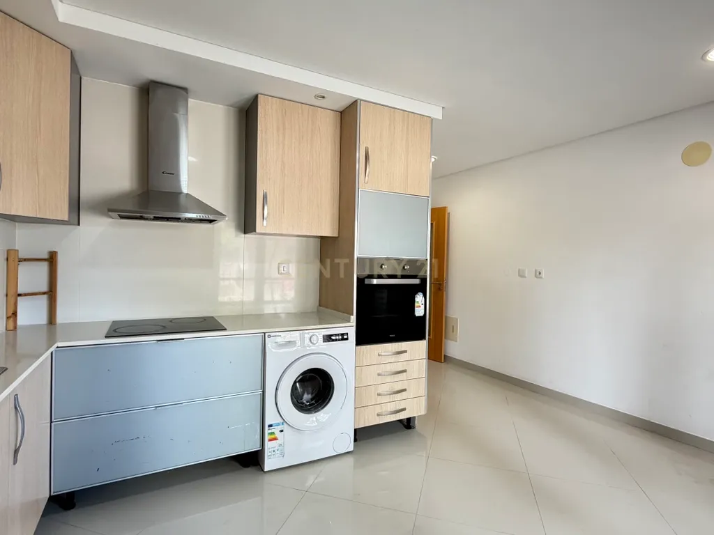 Apartamento T4 com Arrecadação, na Cascalheira, Pinhal Novo - Image 4