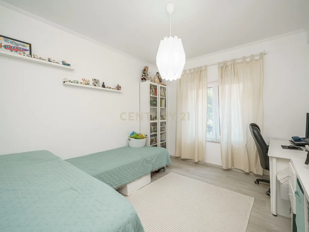 Apartamento T4 renovado | 175 m² | 3 varandas | Bairro do Liceu, Setúbal - Image 19