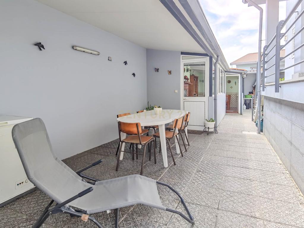 Moradia T4 de 4 Frentes com Jardim, Cozinha Regional e Garagem – Custoias, Matosinhos - Image 40