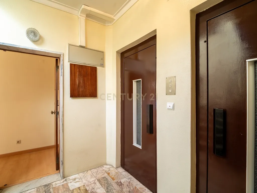 Apartamento T2 em Amora, Seixal - Oportunidade Única! - Image 25