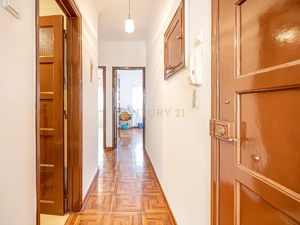 APARTAMENTO T1 EM CAMPO DE OURIQUE - Image 4