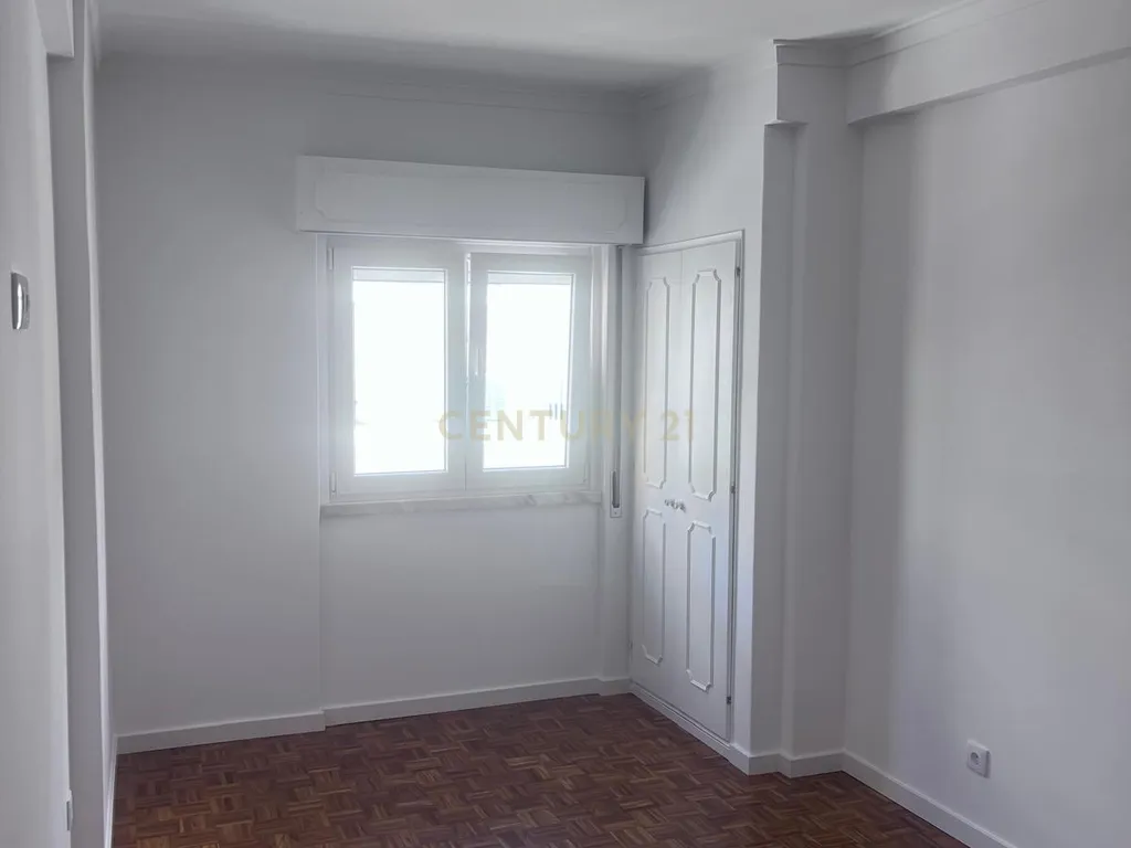 Apartamento Renovado em Cascais com Excelente Localização perto da praia - Image 8