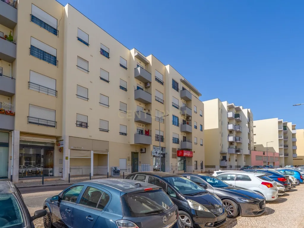 Excelente T3 em Lagoa | Localização Privilegiada perto de Tudo - Image 35