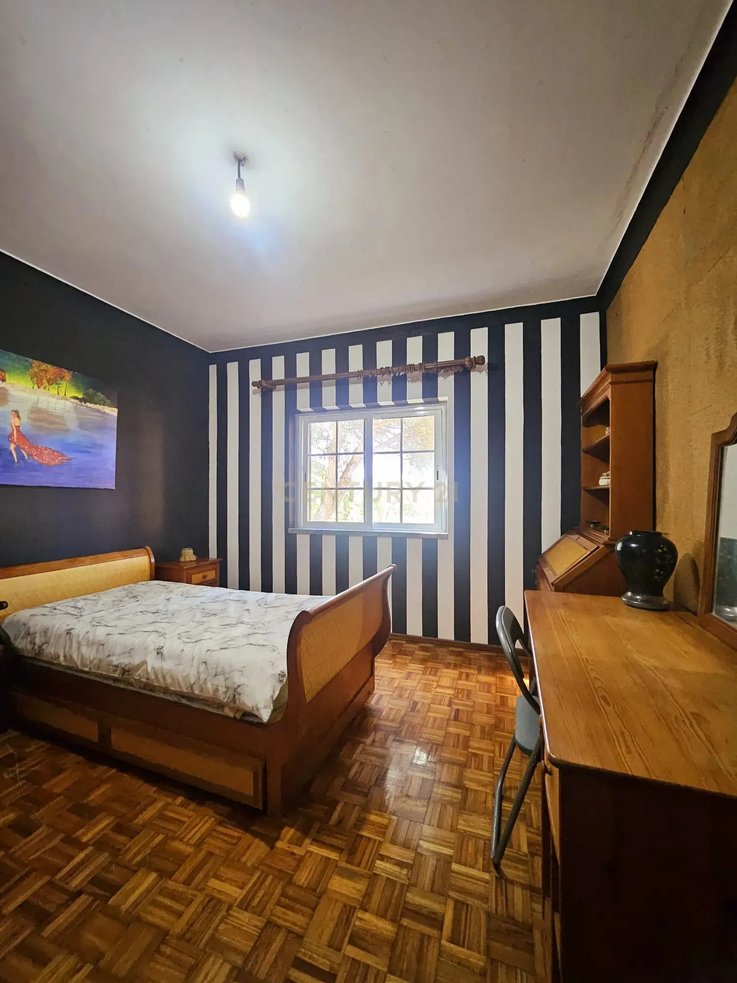 Moradia Unifamiliar T4 com Vista Desafogada e Grande Lote de Terreno na Quinta da Condessa - Image 34