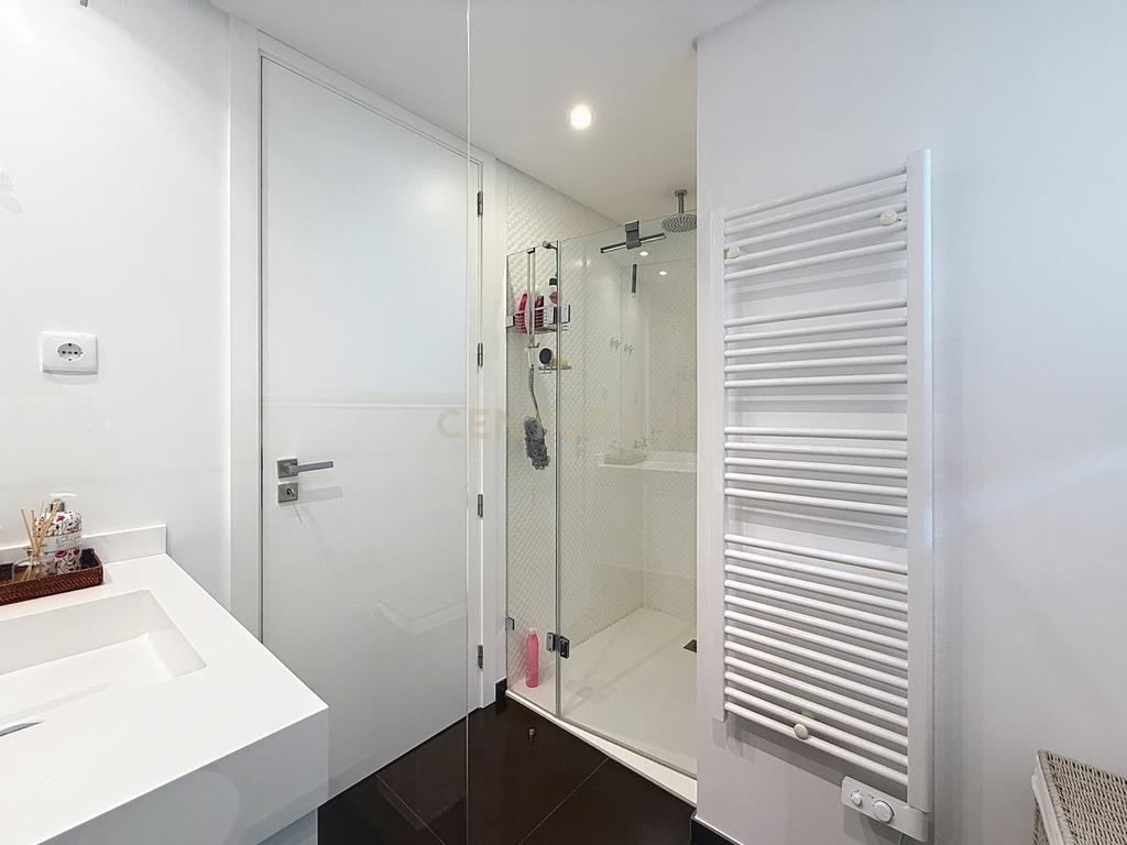 Luxuosa Moradia T3 com Vista Mar em S. Pedro do Estoril, Parede - Image 38