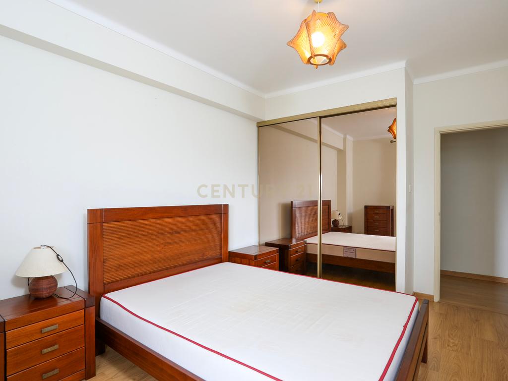 Apartamento T2 para Arrendamento com Garagem e Varanda- Arroja, Odivelas - Image 8