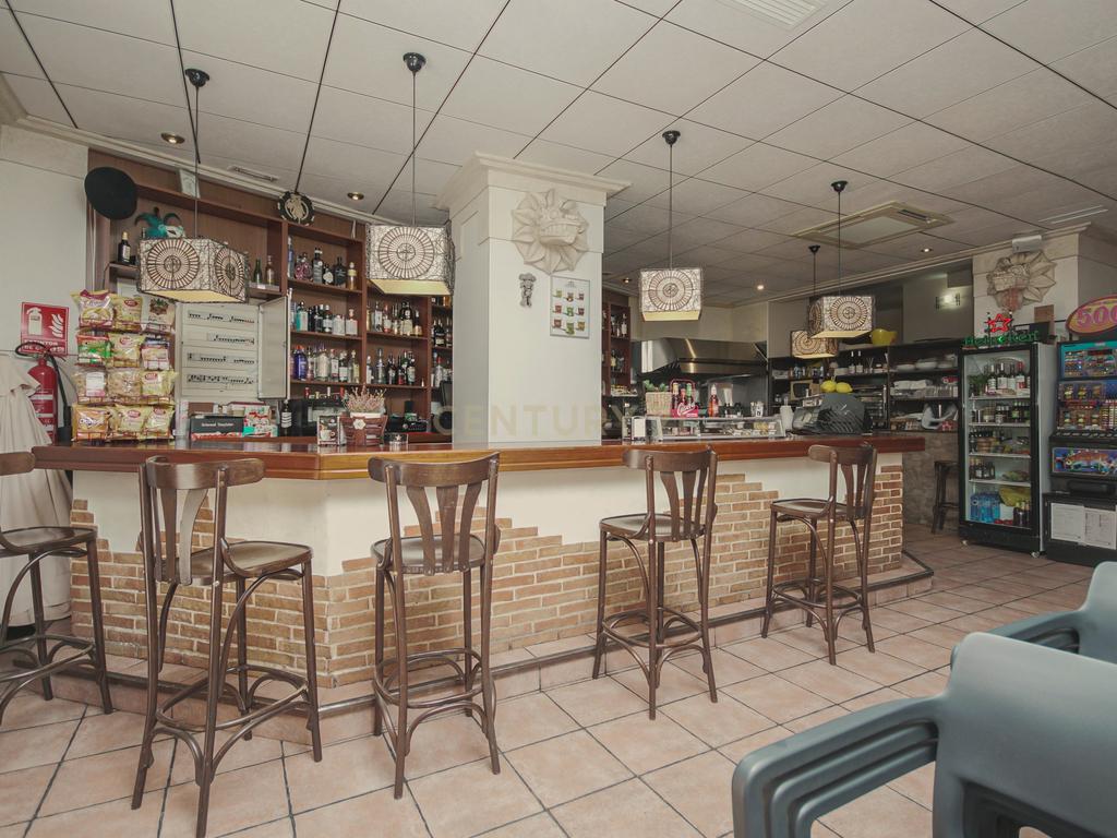 Traspasse de Café Bar totalmente operacional em Torrellano – Pronto para começar! - Image 24