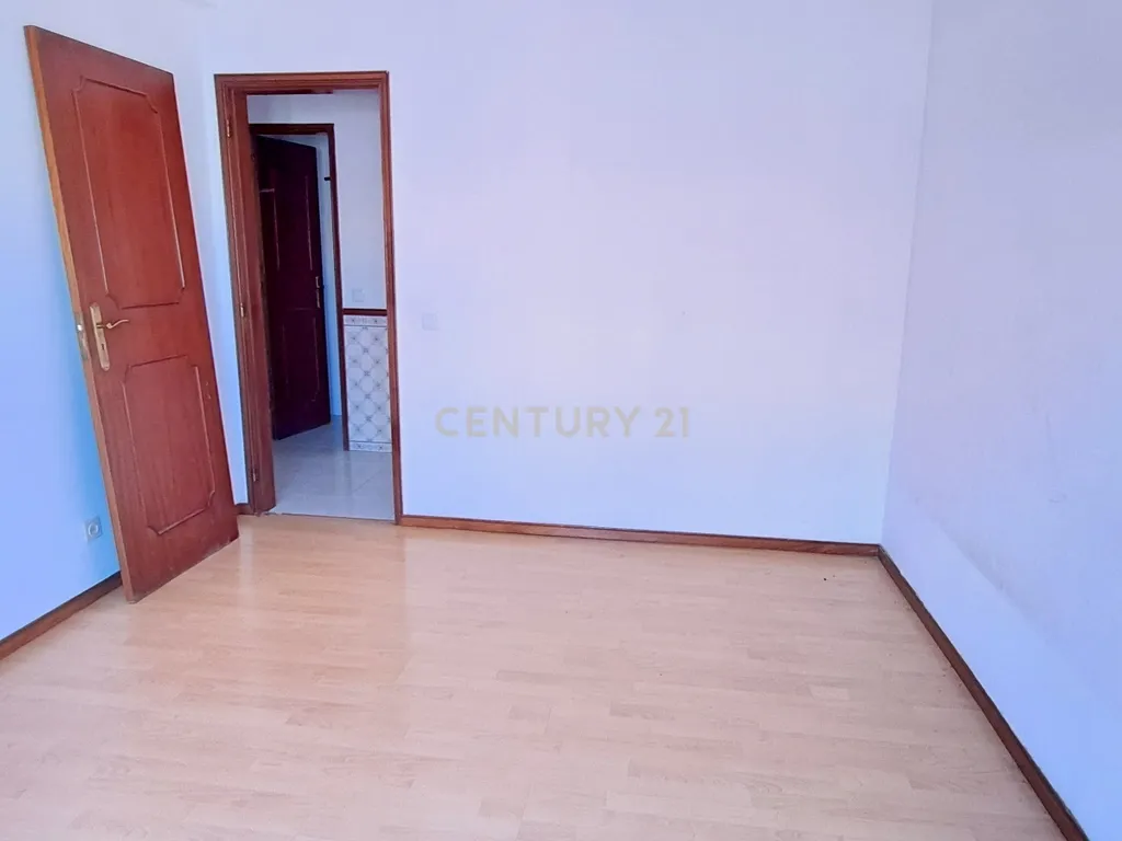 Apartamento T4 Duplex com 133m2 Montijo. - Image 12