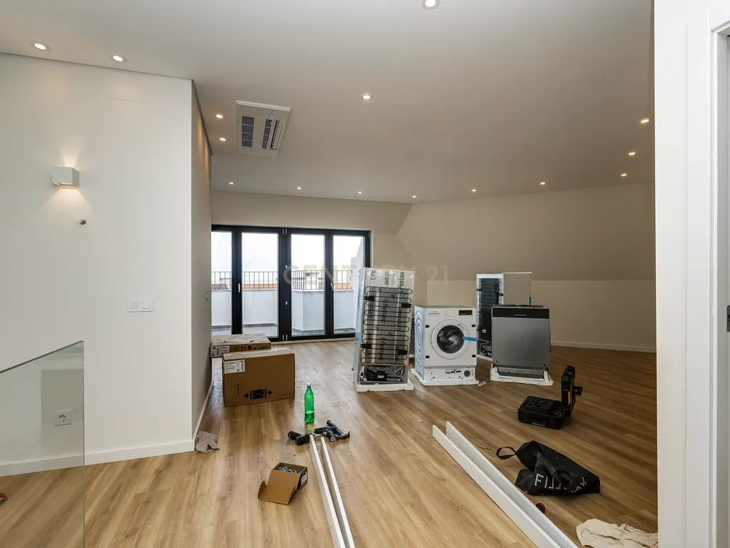 Viva o privilégio do Tejo: T3 Duplex exclusivo no coração de Santa Iria de Azóia! - Image 21