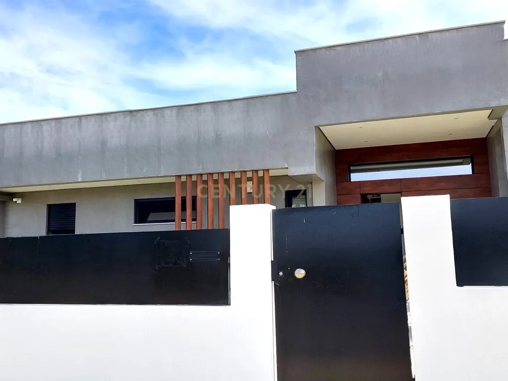 Oasis Coco Beach Villa - Moradia de Luxo Isolada T3 + 1 com Guest House e Piscina, lote 1,368 m² – Urbanização Vila Alegre, Fernão Ferro - Image 17