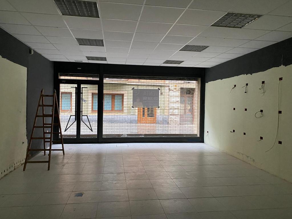 🏢✨ Loja comercial no centro de Oñati – 206 m² cheios de potencial - Image 1