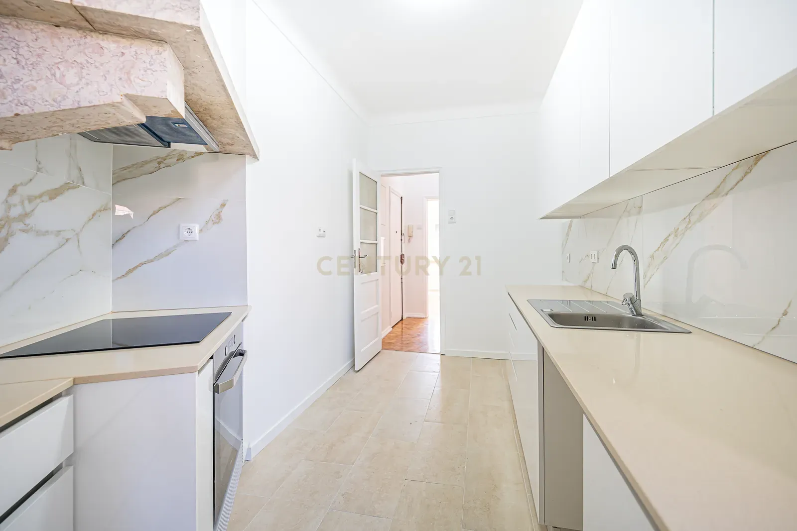APARTAMENTO T4 TRANFORMADO EM T3 ARROIOS - ARRENDAMENTO - Image 11