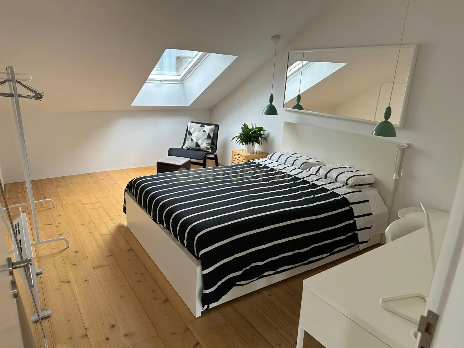Fotografia 6 de Moradia de 3 Pisos no Centro de Ponta Delgada | 8 Quartos | Excelente Oportunidade de Investimento