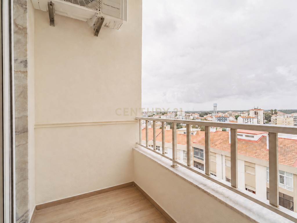 Apartamento T2 Remodelado na Torre da Marinha - Image 30