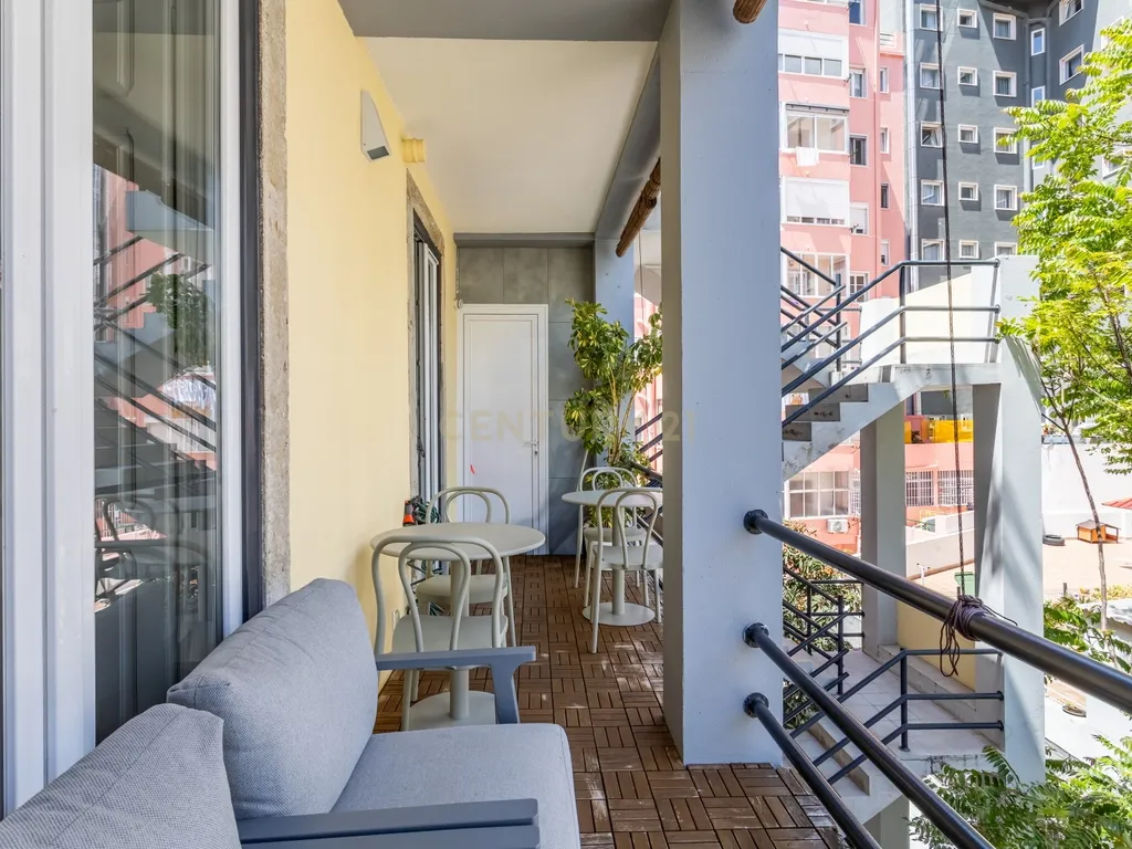 Apartamento T4 Renovado em Santo António, Lisboa — Onde a elegância se sente em cada detalhe - Image 32