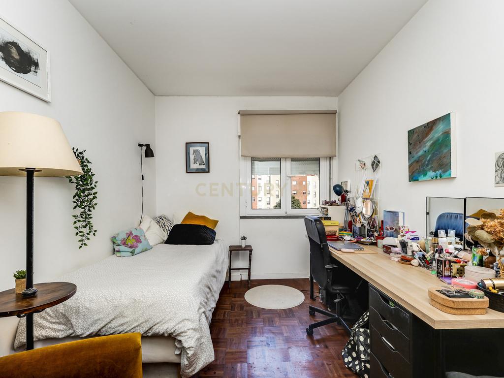 T5 Alfragide com Varanda - Image 14