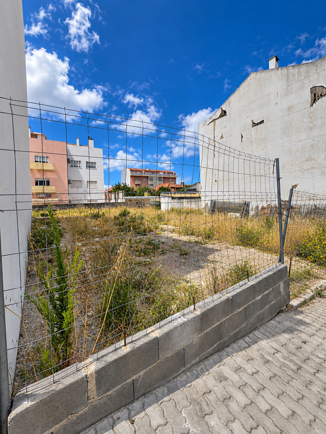 Fotografia 3 de Terreno para construção com projeto aprovado, Brandoa, Amadora