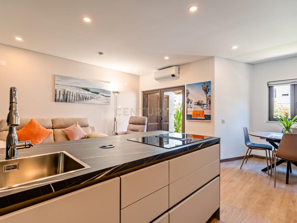 Apartamento T1  completamente remodelado com 2 varandas - Image 13