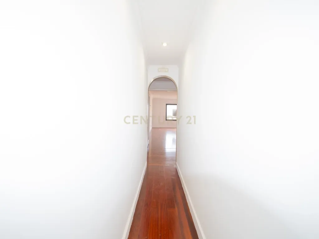 Apartamento T3 em Odivelas com Garagem e Elevador - Image 44