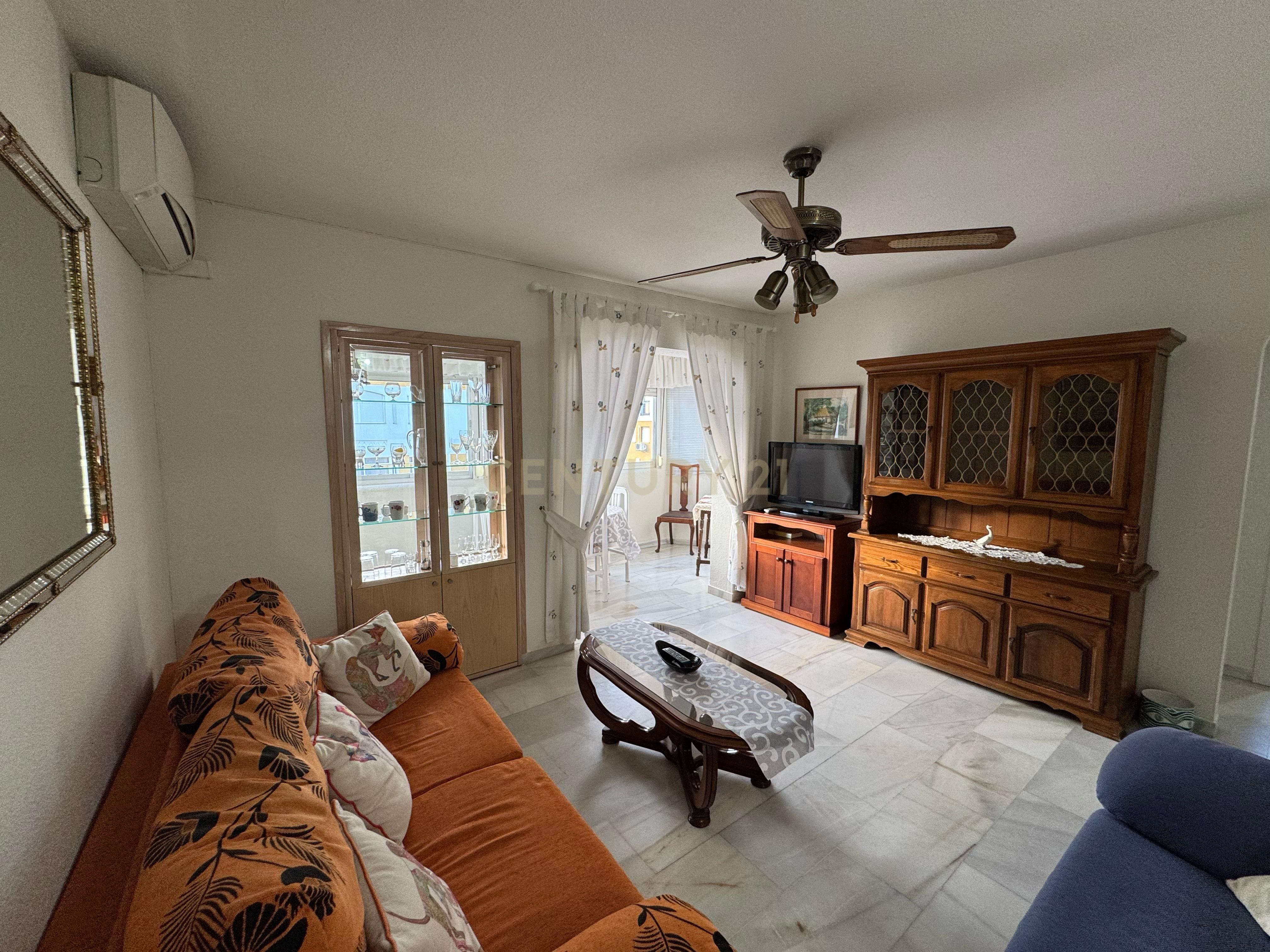 Apartamento Renovado em Málaga com Vista para a Montanha - Image 7