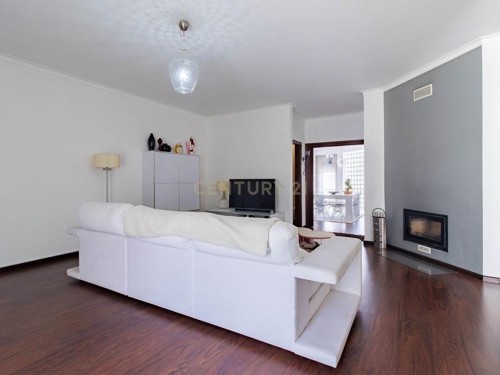 Moradia T3 com Jardim, Garagem e Cave em Embra, Marinha Grande - Image 7