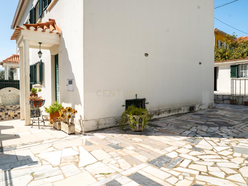 Moradia T3 – Caselas - Restelo - Image 30