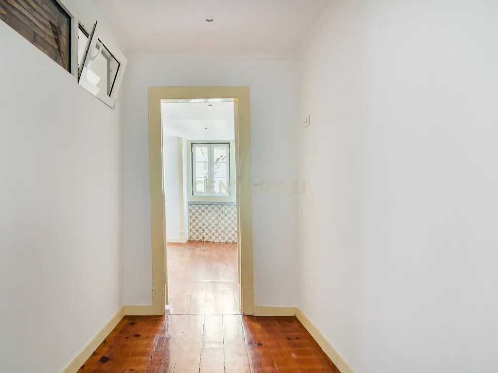 Apartamento T2 em Santa Maria Maior, Lisboa - Oportunidade Única - Image 18
