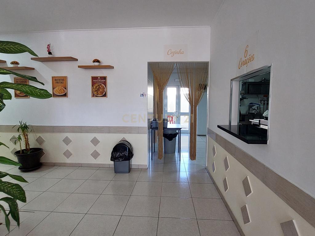 Trespasse de Café/Restaurante Totalmente Equipado | Patacão – Faro - Image 16