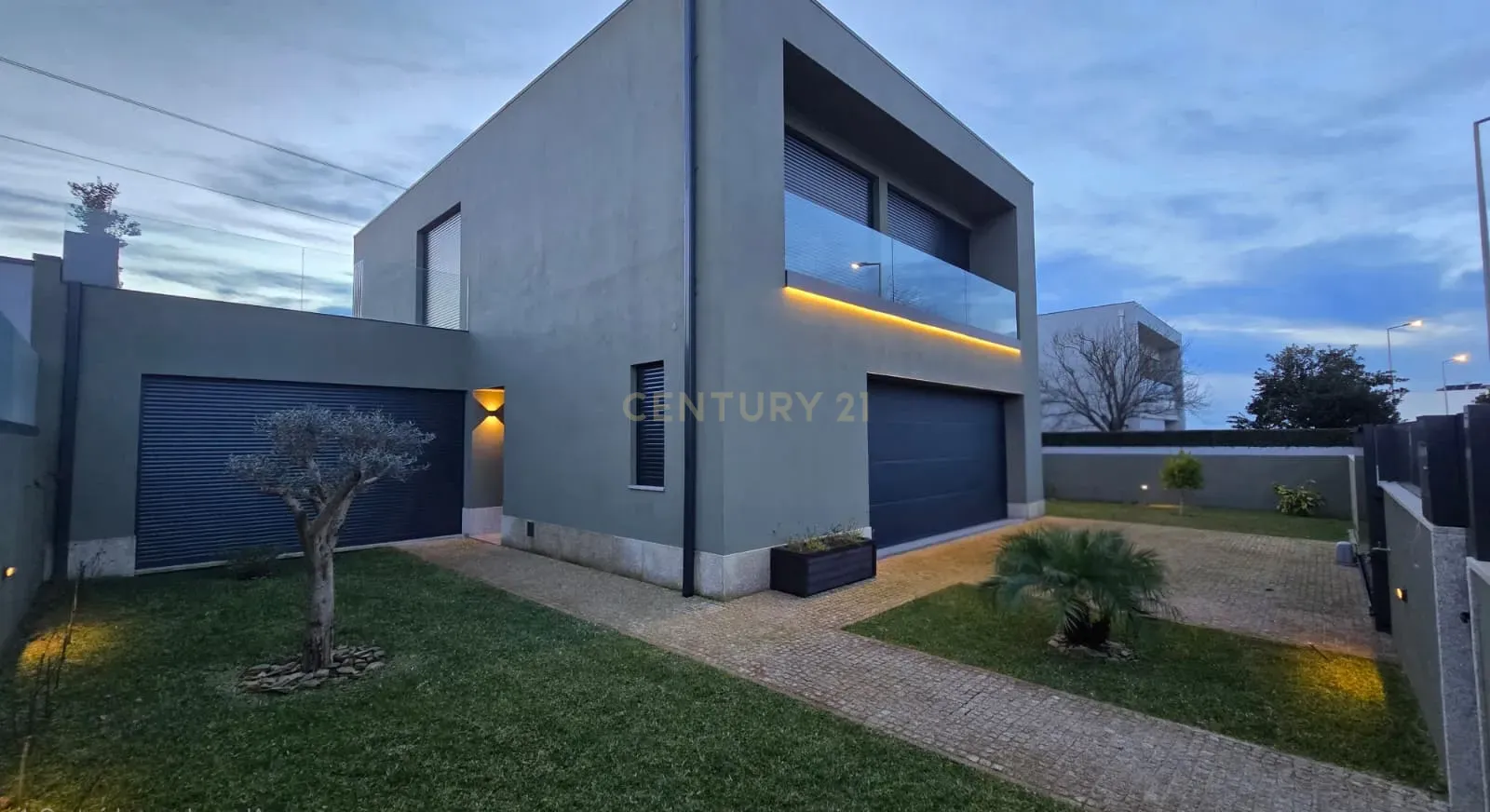 Fotografia 10 de Moradia Contemporânea de Luxo em Azurara | Elegância, Privacidade e Distinção