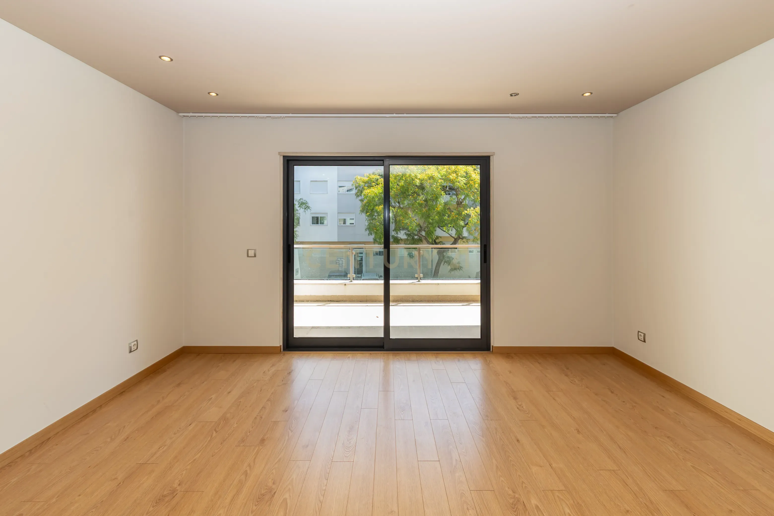Apartamento T3 Com Box - Varandas Montijo - Image 12