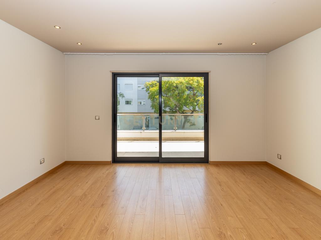 Apartamento T3 Com Box - Varandas Montijo - Image 12
