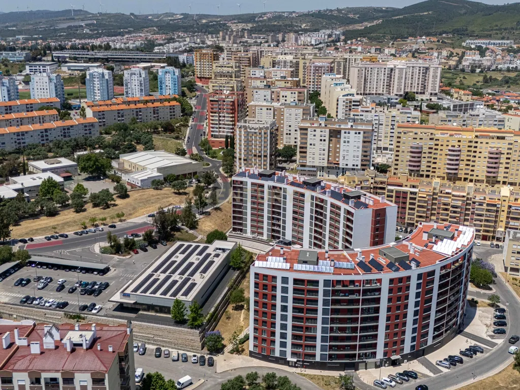 Apartamento Collection | T3 Premium Semi-Novo, Totalmente Mobilado, com Terraço Exclusivo e Box para 3 Viaturas - Image 48