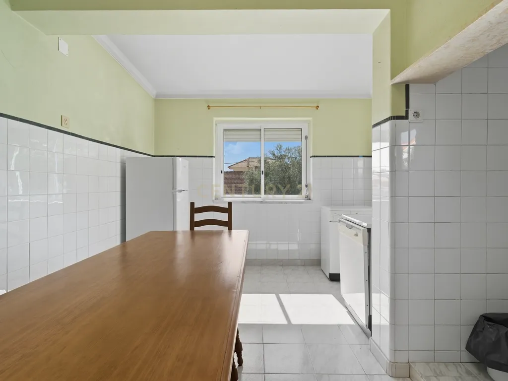 Moradia Bi-familiar com terreno de 800m2 urbanos - Paredes, Alenquer - Image 32