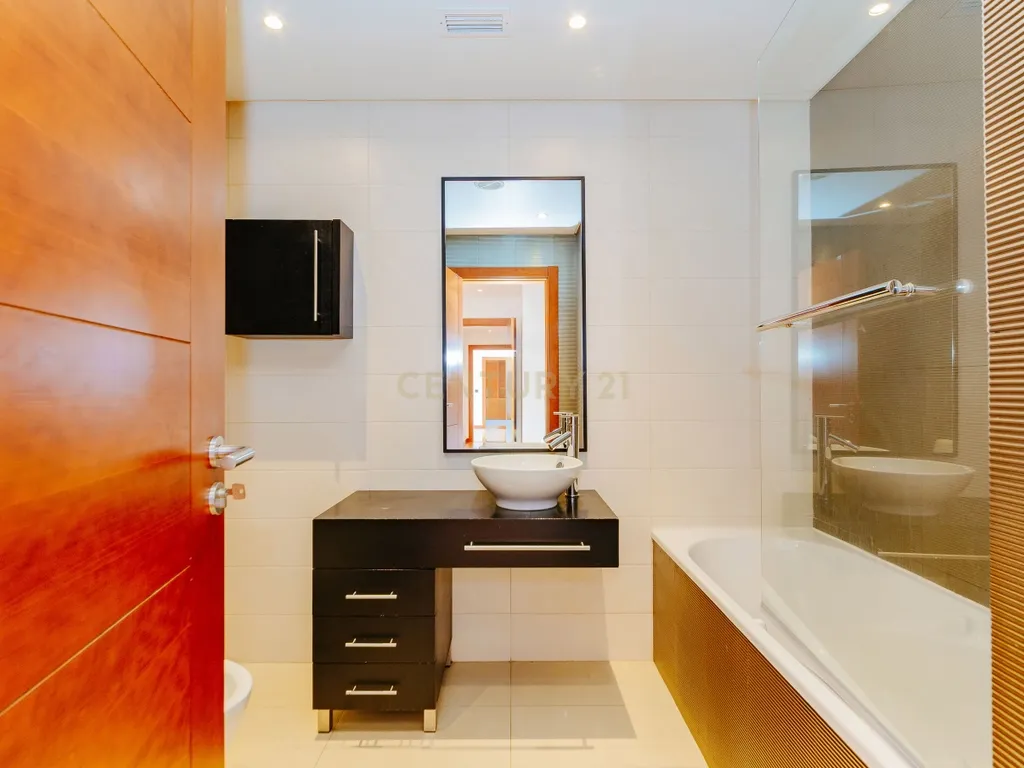 Apartamento T3 com vista da Varanda sobre o Rio Tejo nos Terraços da Ponte Sacavém - Image 22