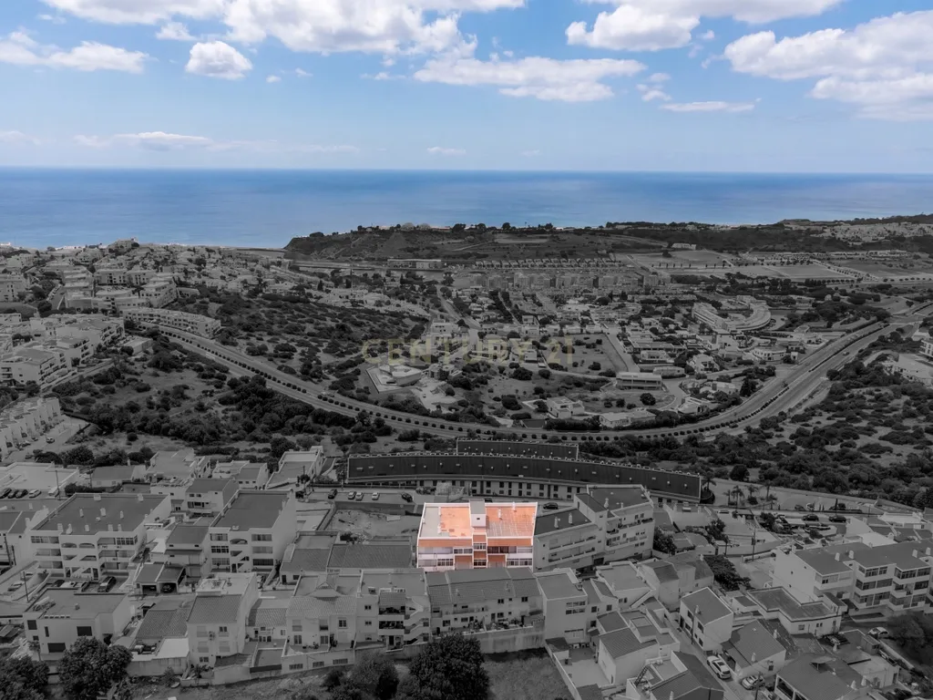 T0+1 Renovado com Armazém de 105 m² e Logradouro Privado em Albufeira - Image 2